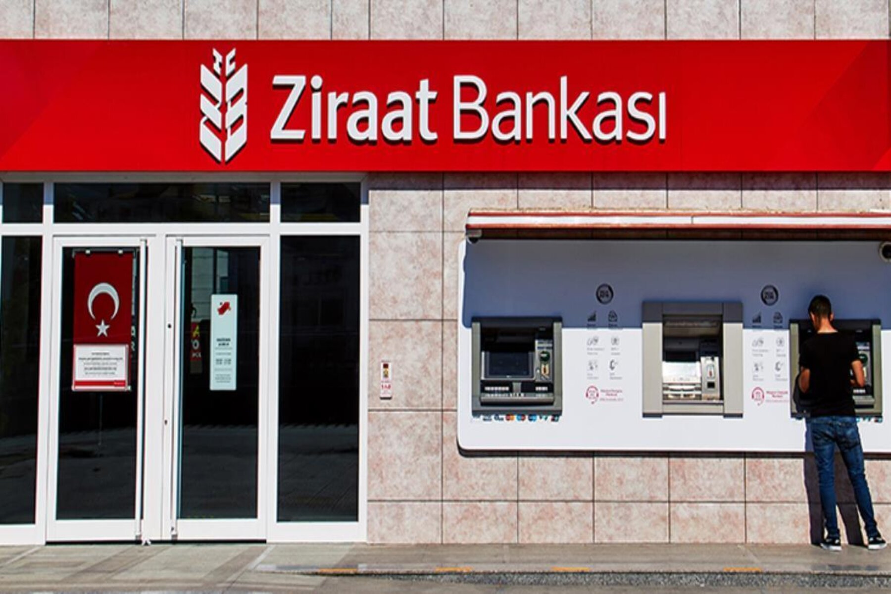  يعد بنك زراعات في تركيا Ziraat Bankasi أحد أشهر البنوك والمصارف وأكثرها شعبية لاسيما بين العرب والسوريين فما هو هذا المصرف وما طريقة وشروط فتح حساب ضمنه؟