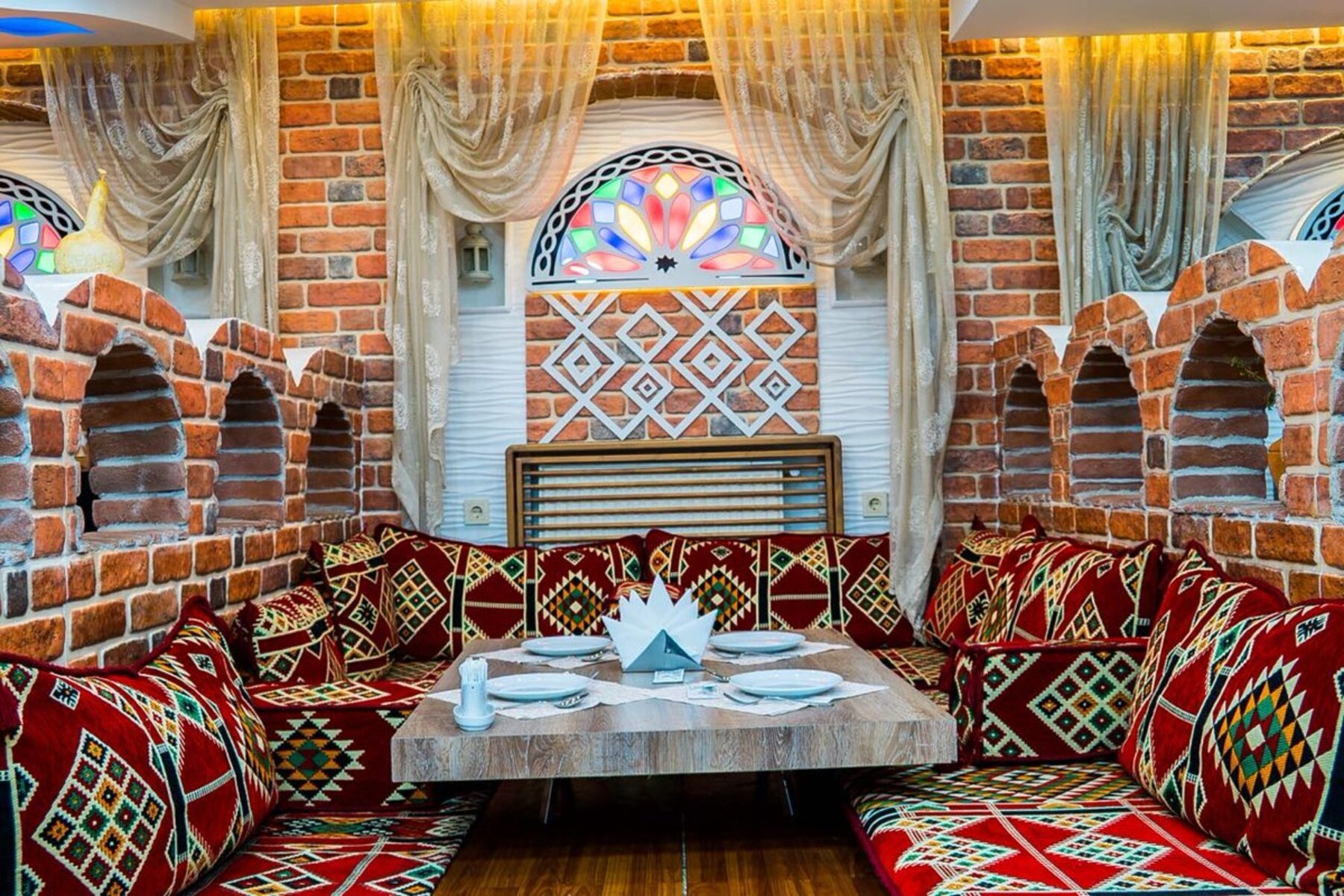 تتميز إسطنبول بتنوع المطاعم العربية فيها فتجد المصرية والسورية وغيرها وفي هذا التقرير اخترنا لكم أفضل 3 مطاعم يمنية شهيرة ضمن الولاية الواقعة شمال غربي تركيا