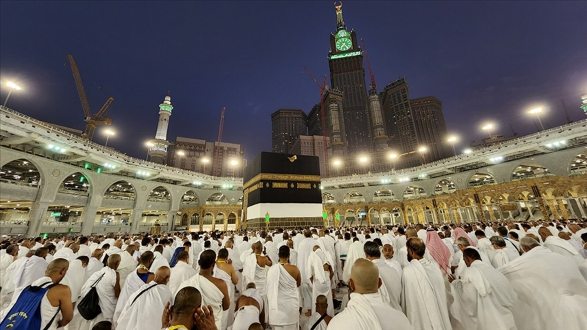 يمكن للأجانب من العرب والسوريين المقيمين في تركيا الحصول على تأشيرة العمرة لزيارة بيت الله الحرام والأراضي المقدسة في المملكة العربية السعودية وفقاً لشروط محددة